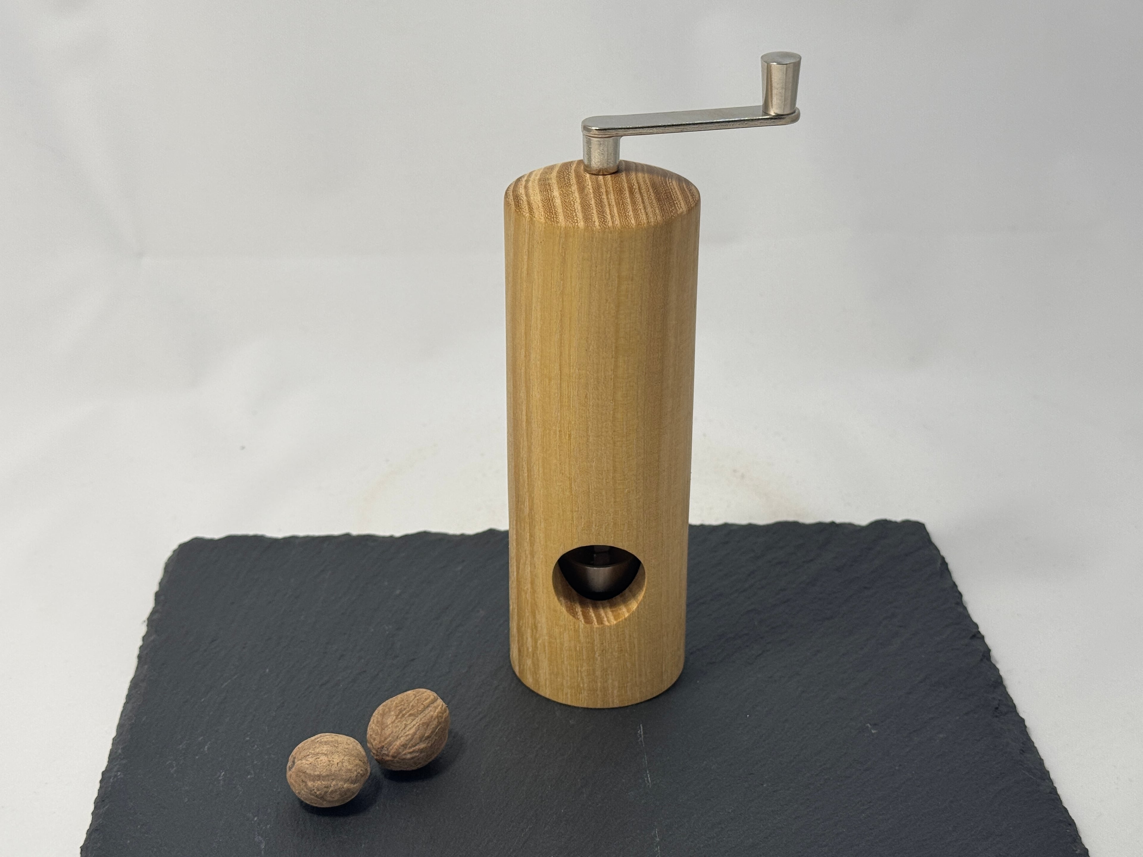 Muskatnussmühle aus Akazienholz – Bild 1