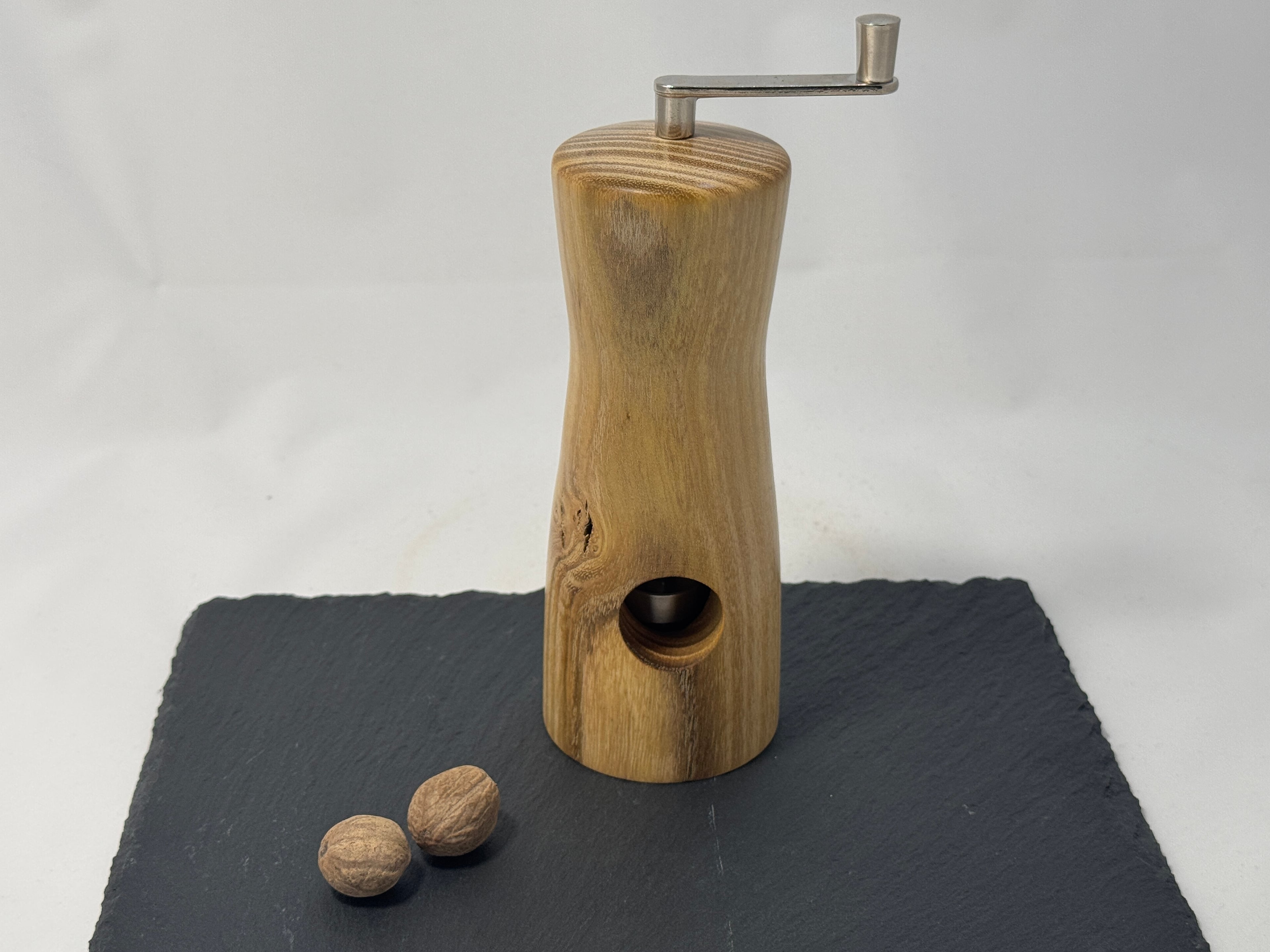 Muskatnussmühle aus Akazienholz – Bild 1