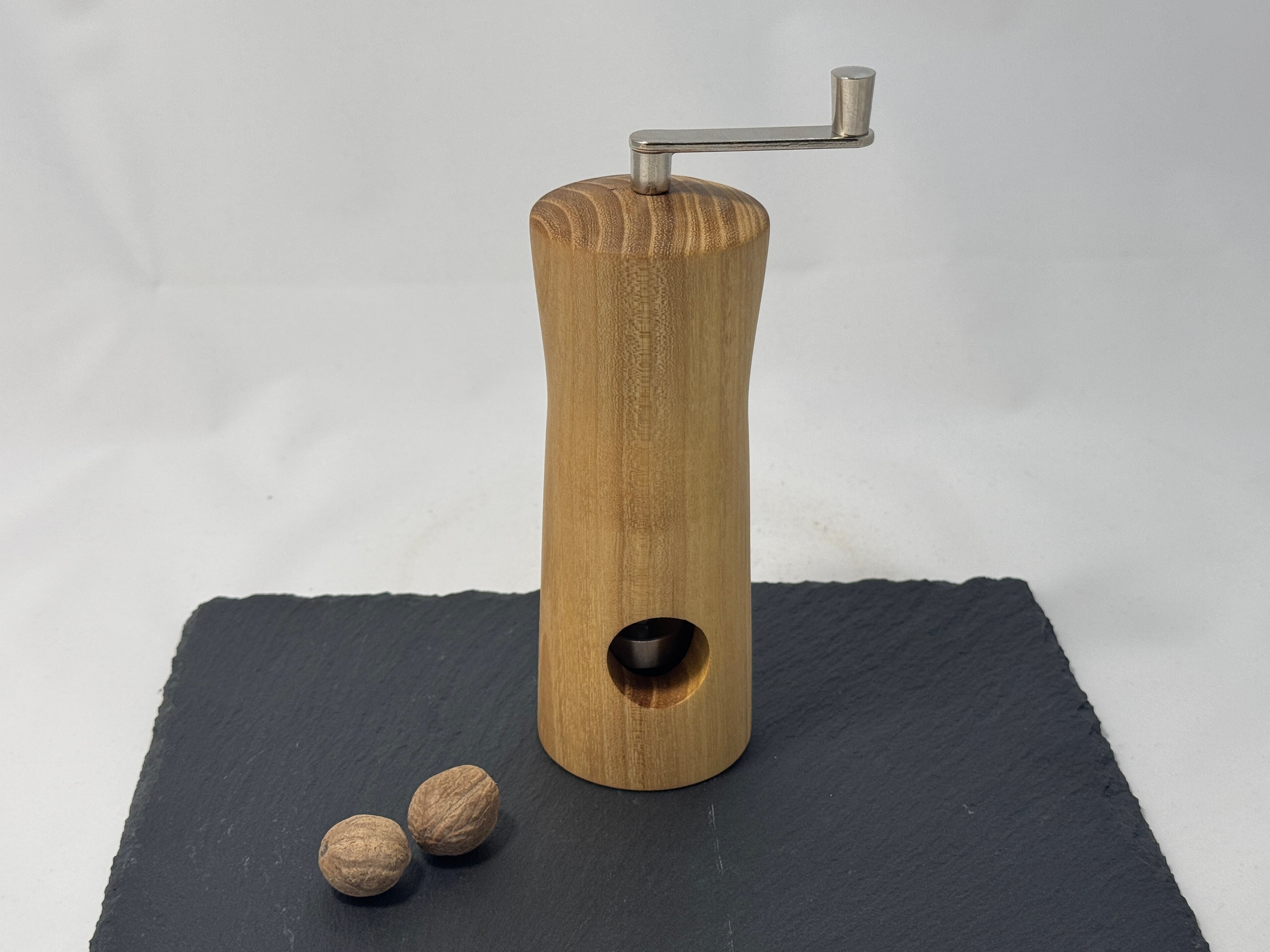 Muskatnussmühle aus Akazienholz – Bild 1
