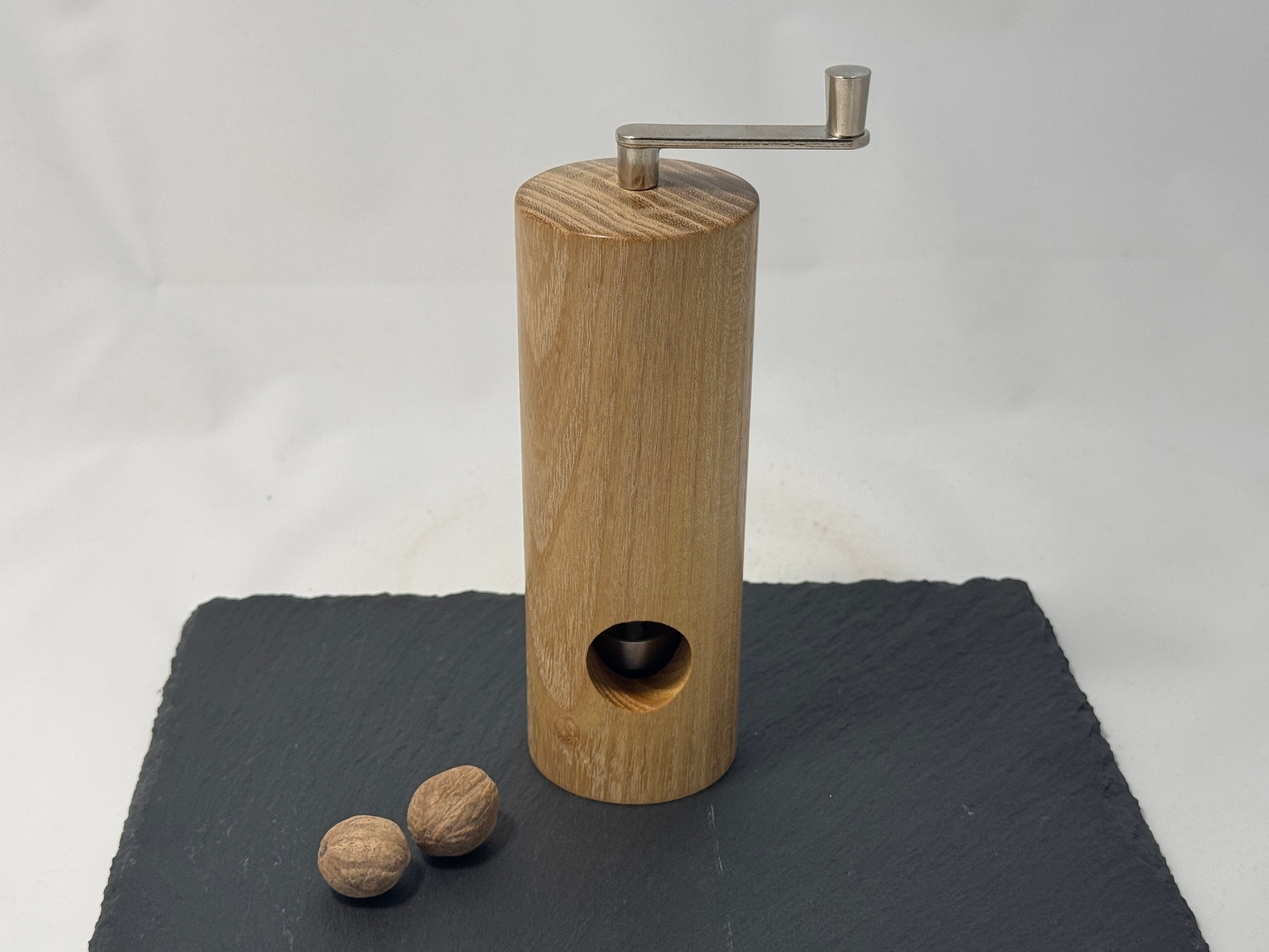 Muskatnussmühle aus Akazienholz – Bild 1
