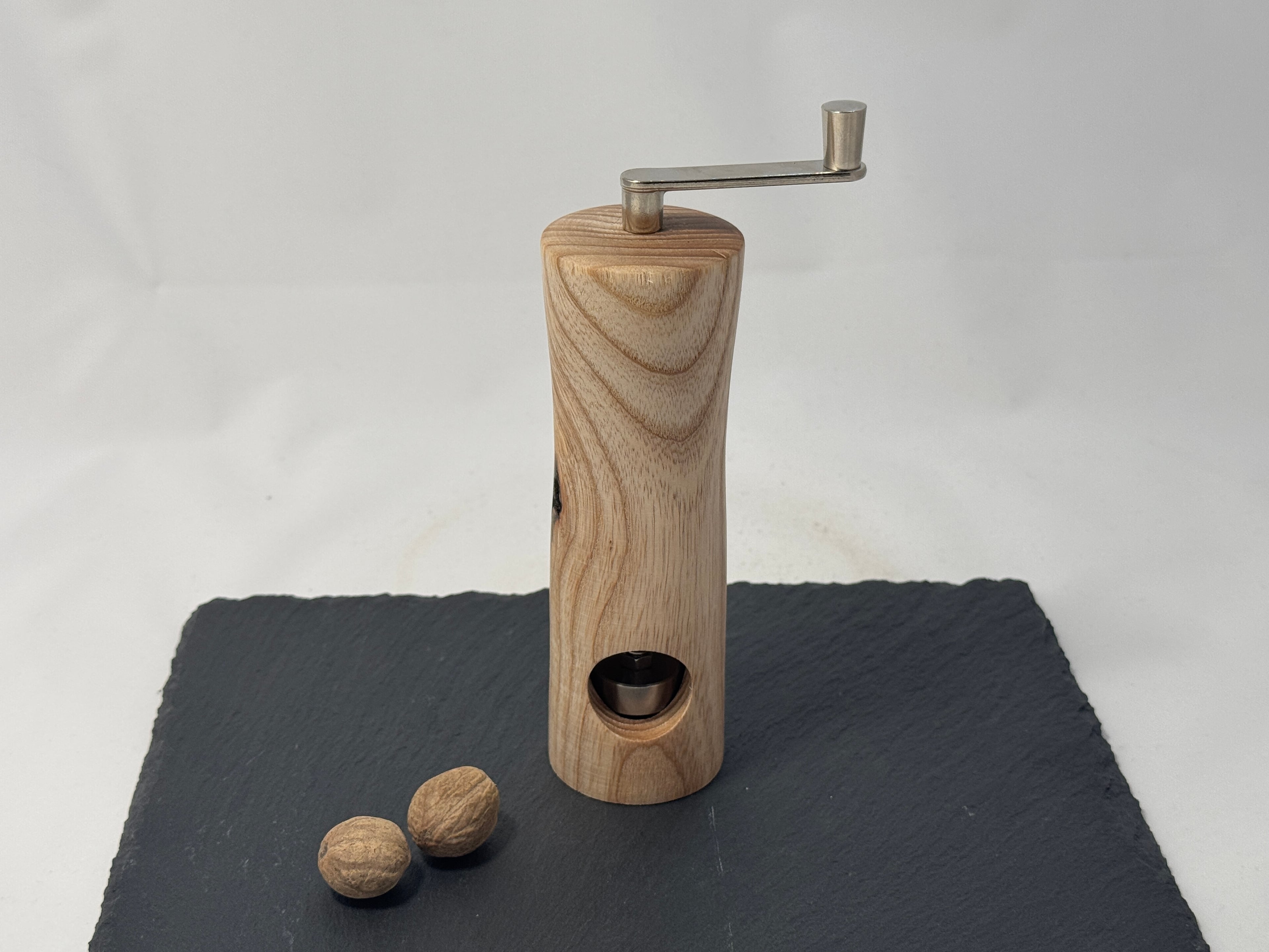 Muskatnussmühle aus Eschenholz – Bild 1