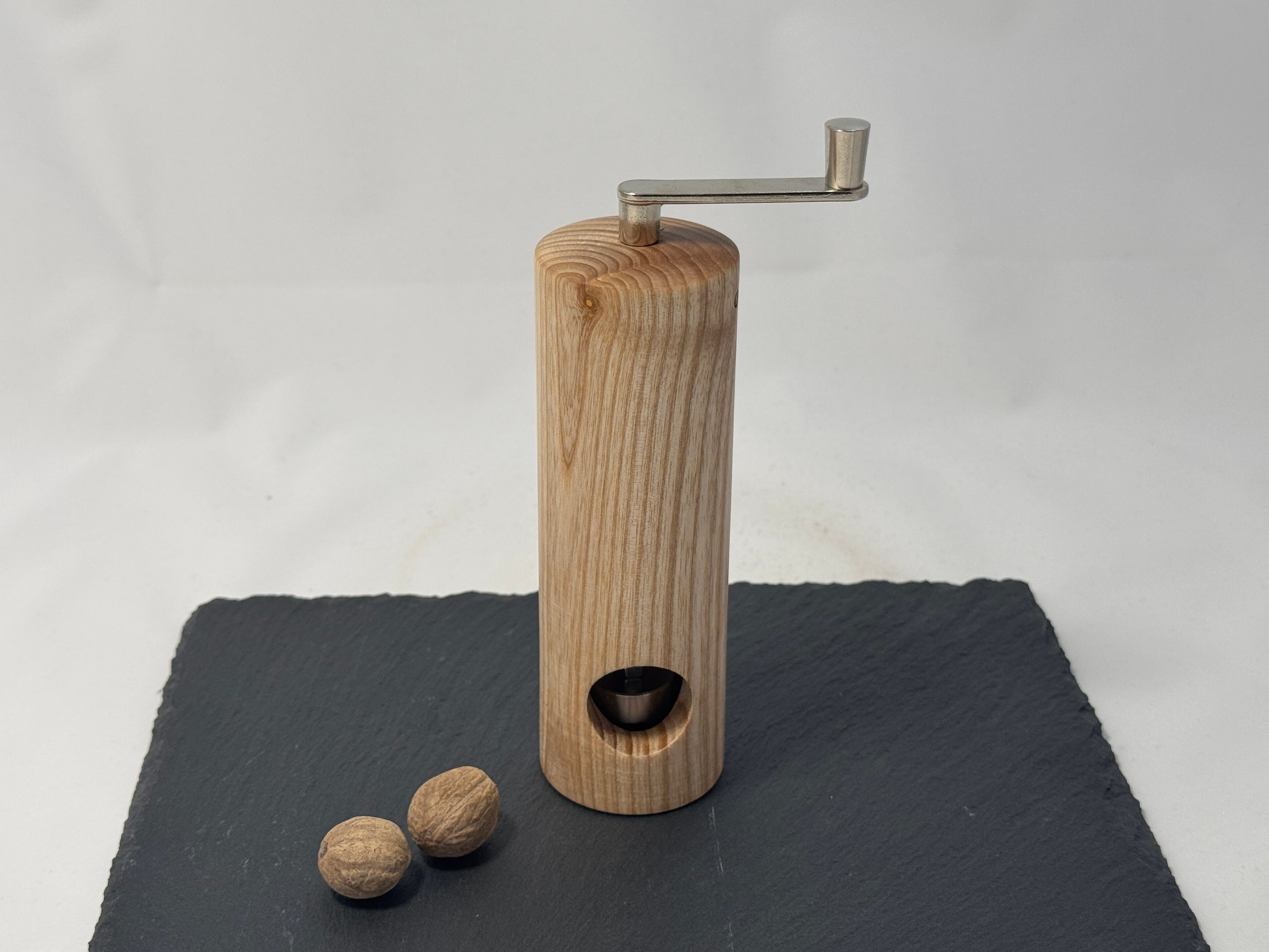 Muskatnussmühle aus Eschenholz – Bild 1