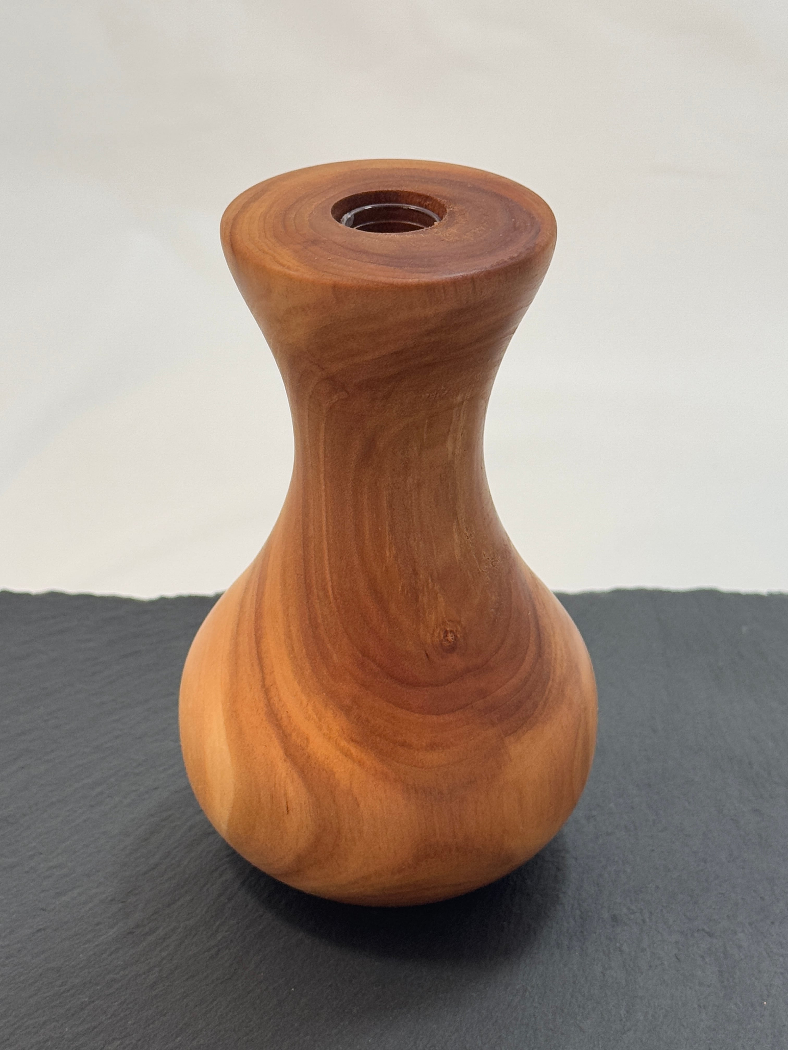 Vase aus Pflaumenholz – Bild 1