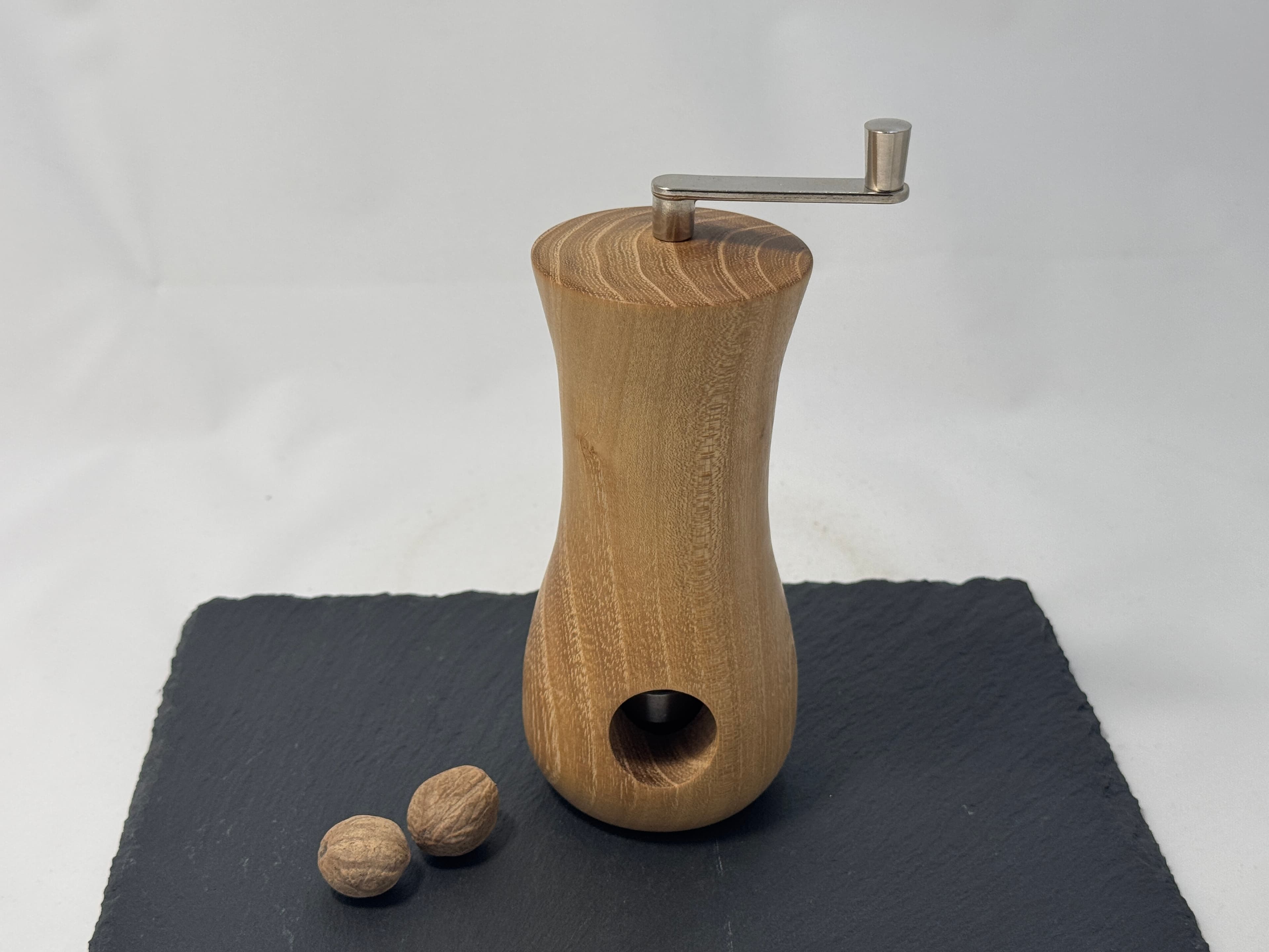Muskatnussmühle aus Akazienholz