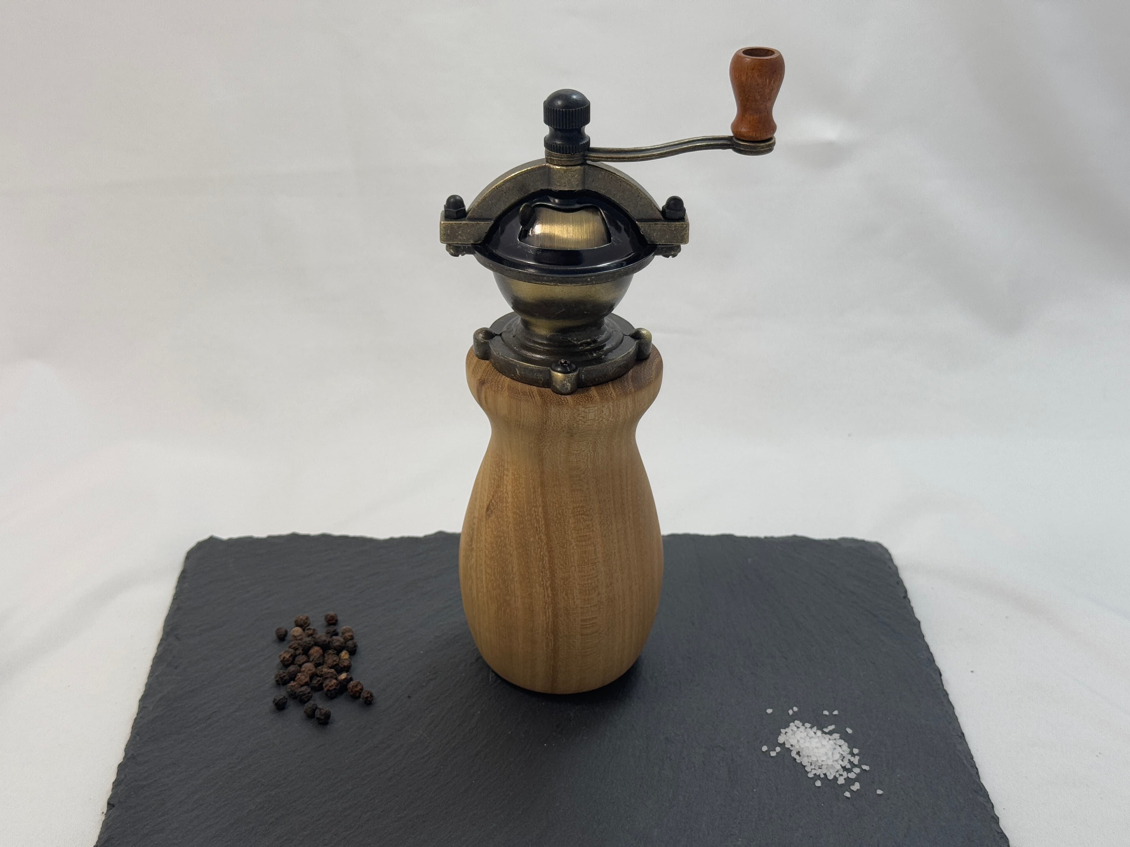 Pfeffer-/Salzmühle aus Akazienholz