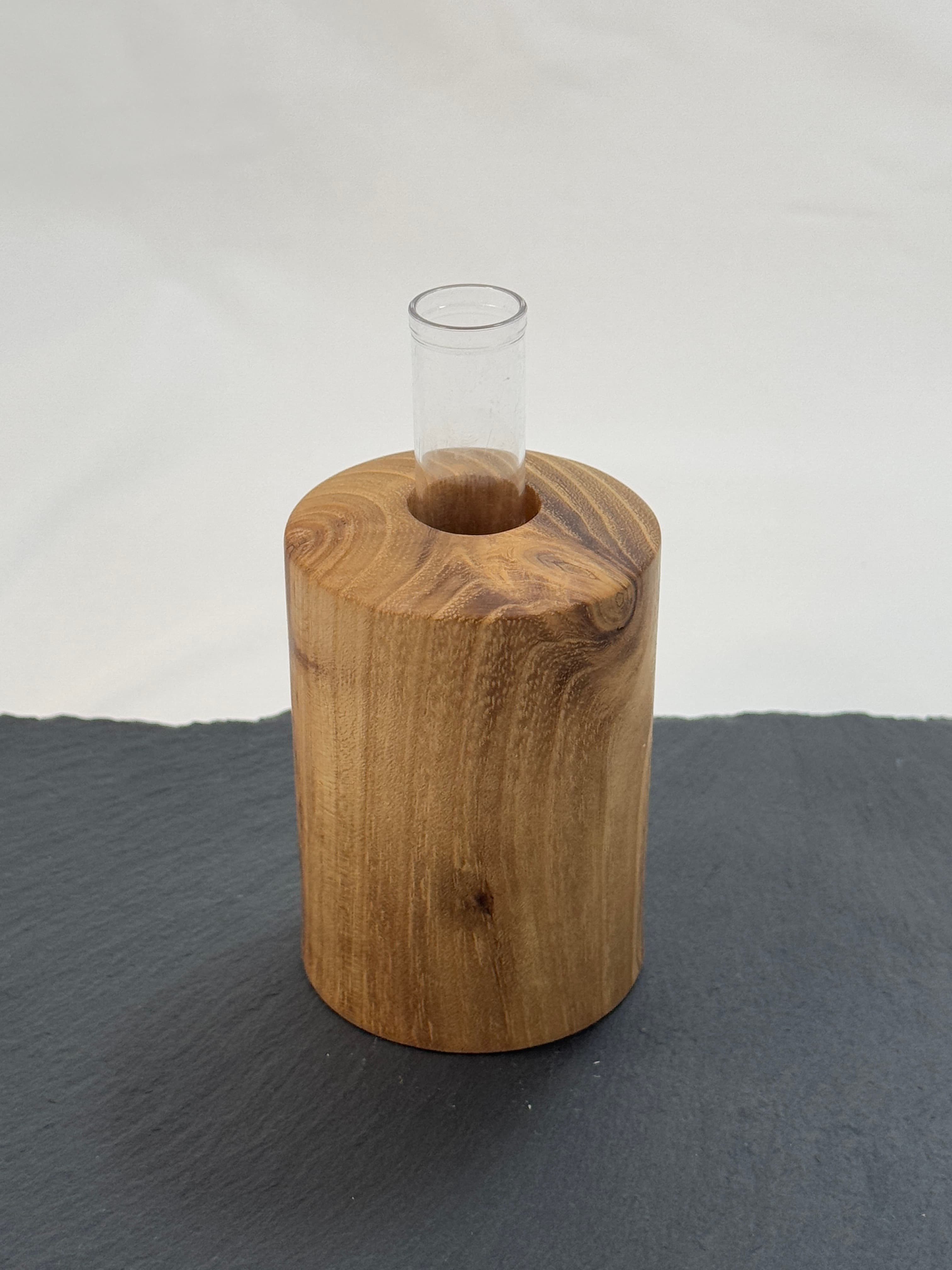 Vase aus Akazienholz