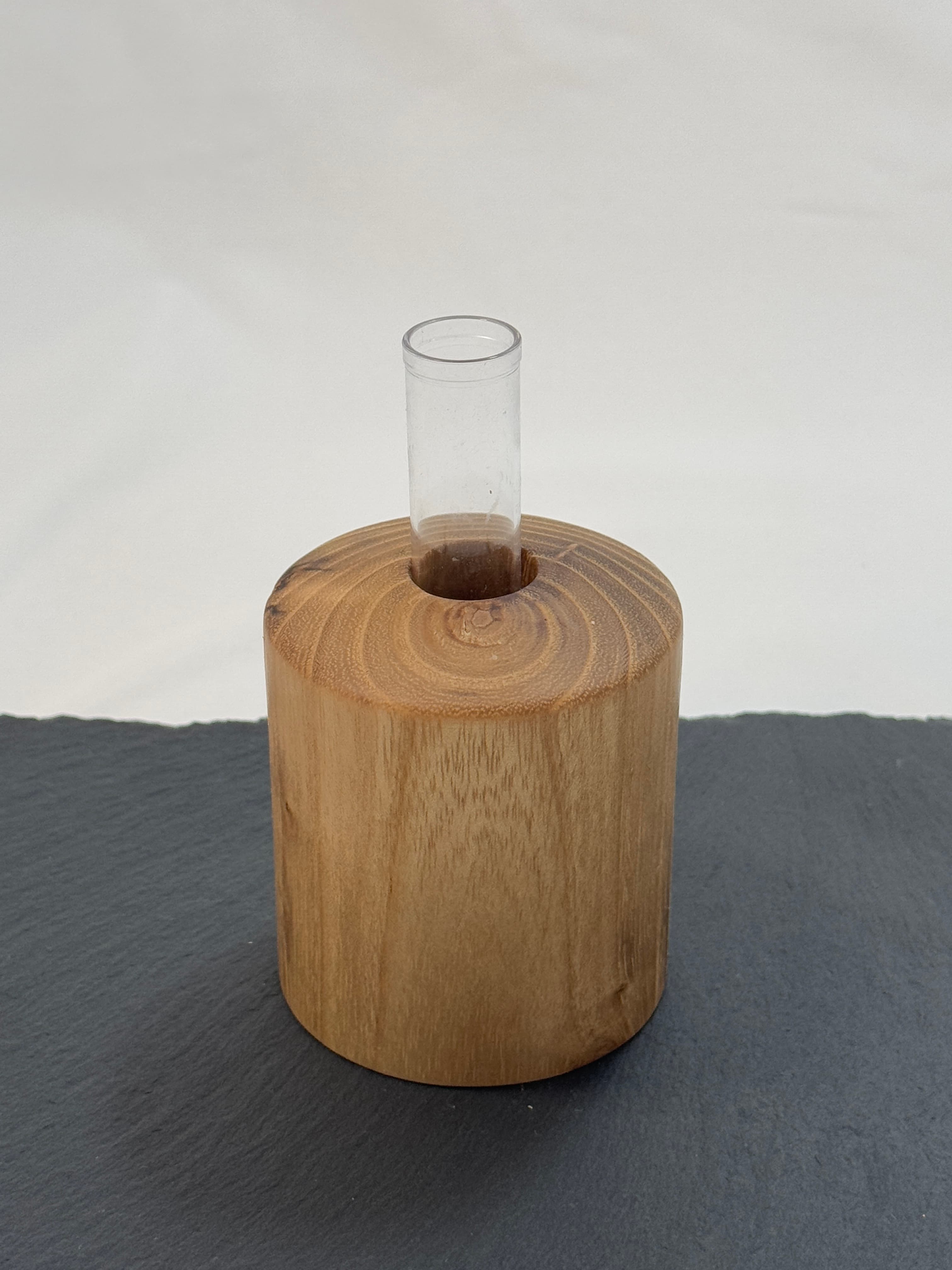 Vase aus Akazienholz